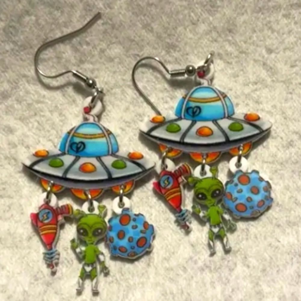 Hand crafted dangle earrings - Picture 2 of 8